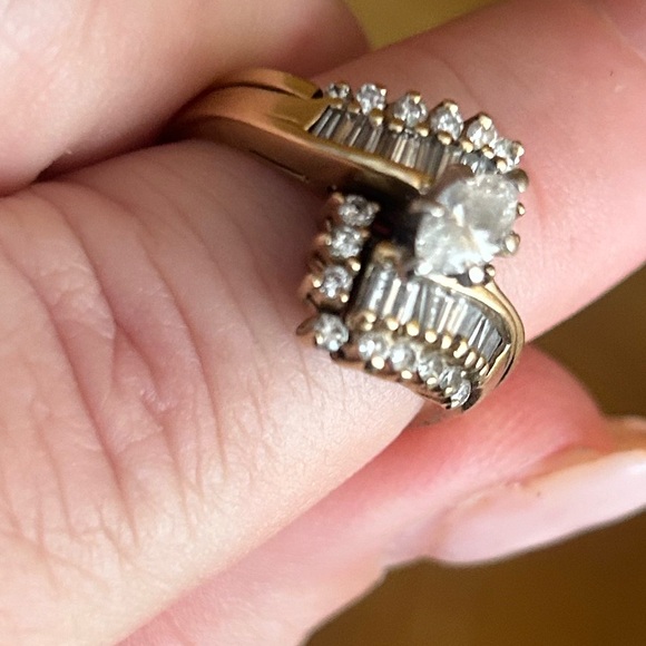 Size 9 14 k gold diamond ring. Not sure karat weight. Appraissed for  $2,000. - Picture 1 of 3